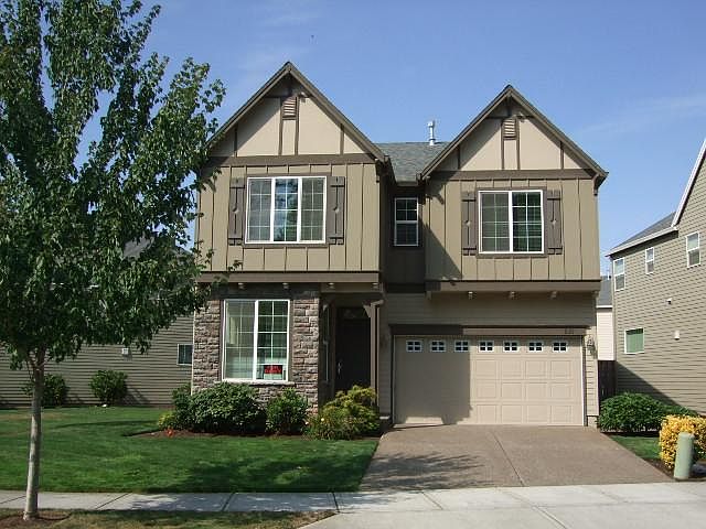 1st image of 921 SE Roundelay St