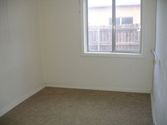 4th image of 2710 Gunnison St