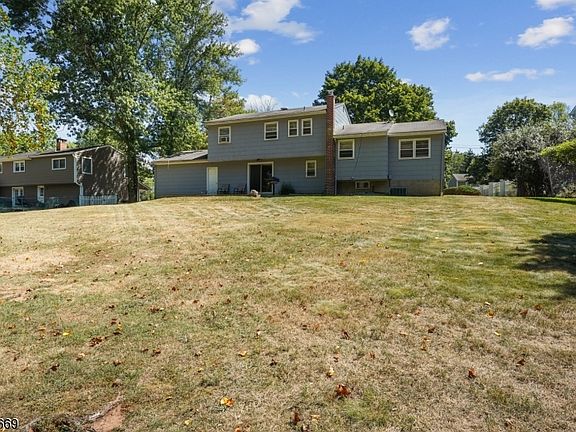 3rd image of 49 Knollwood Dr