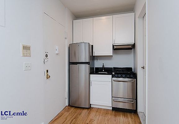3rd image of 450 E 81st St APT 29
