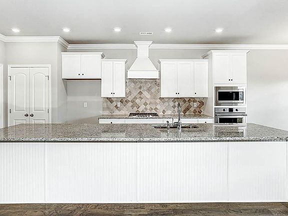 5th image of 28572 Blythe Ln