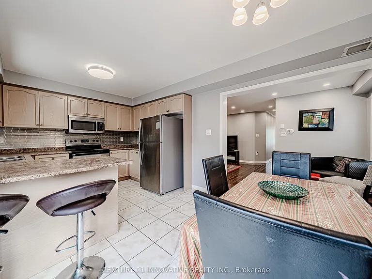 28 Samandria Ave #UPPER — Photo 16