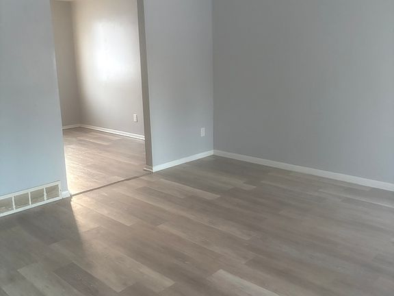 5th image of 2736 Edelweiss St NE #2