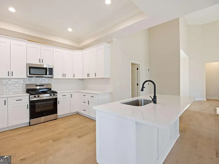 360 Ansley Dr — Photo 12