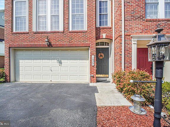 3rd image of 1029 Hotchkiss Pl