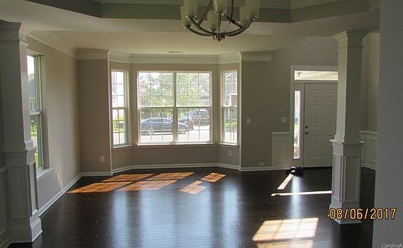 5th image of 124 Weavers Glenn Pl