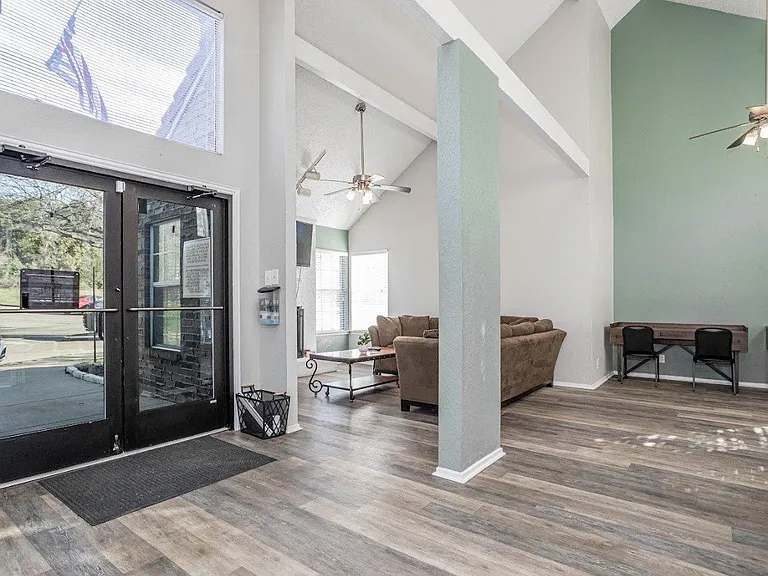Sevilla Condos — Photo 8