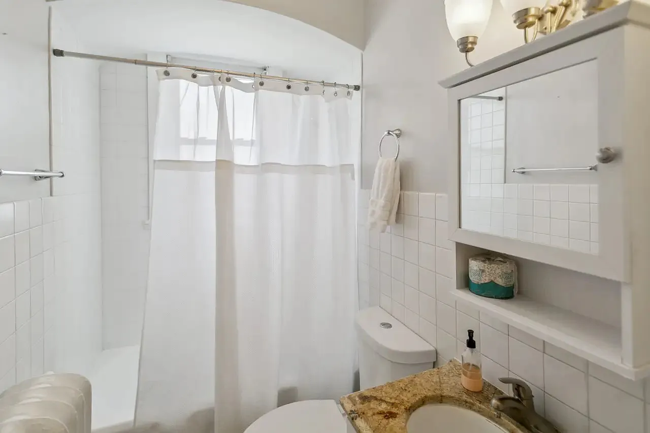 3 bed, 1200 sqft, $3,200 — Photo 4