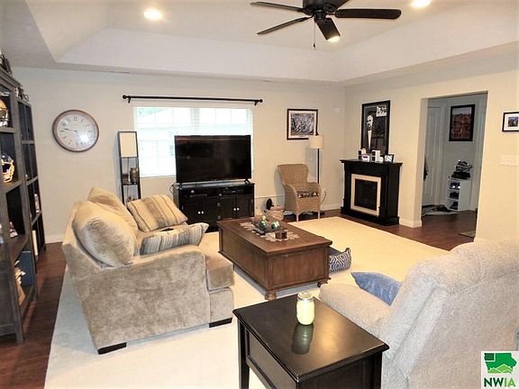 4th image of 410 Maupin Ln