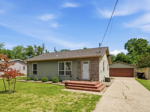 655 3rd St, Waukee, IA 50263