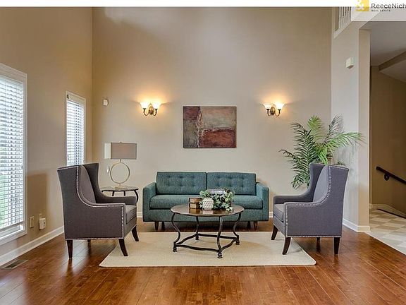 Formal living room or wonderful place for a music room for piano
