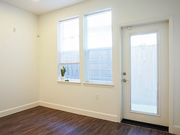 4th image of 3724 N Vancouver Ave APT 14