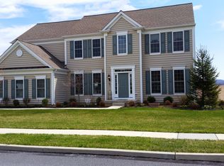 8966 Ash Ln, Breinigsville, PA 18031