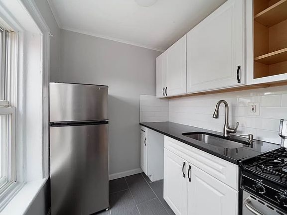 4th image of 43 Putnam Ave Floor 3