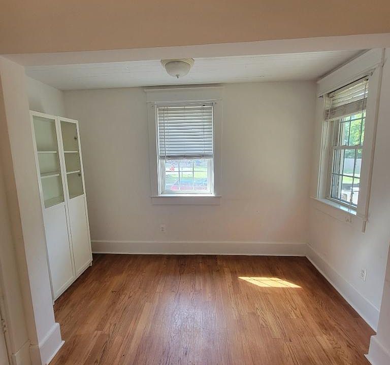1st image of 208 Hume Ave