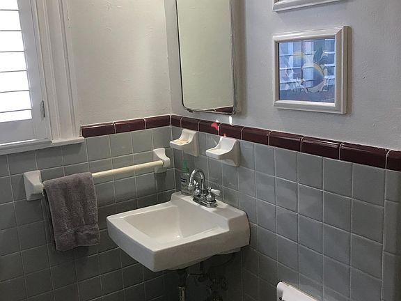 Bathroom with tub shower