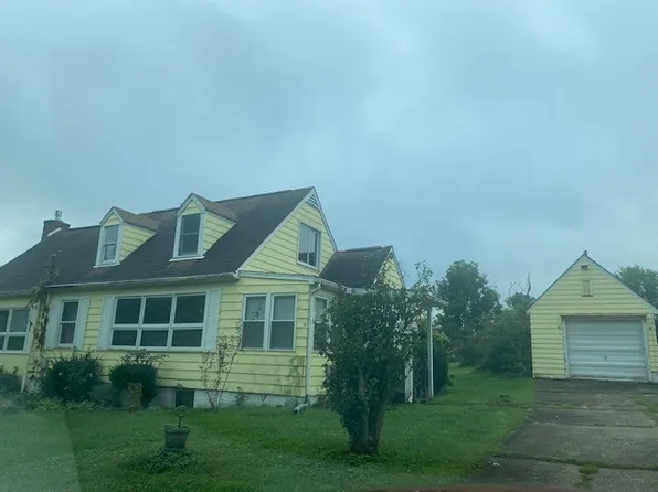 265 Carnation Ct E, Mount Pleasant, PA 15666