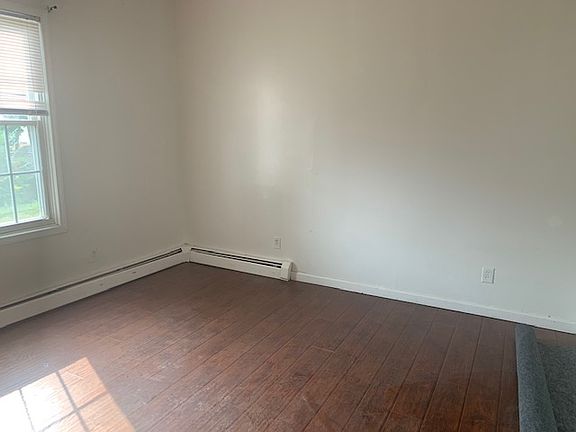 5th image of 33 Clifford Ave
