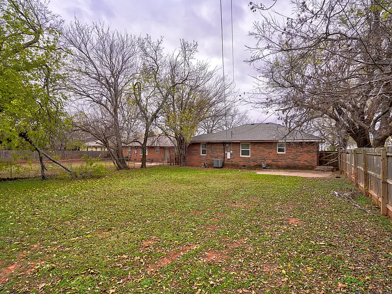 2845 Cambridge Ct — Photo 47