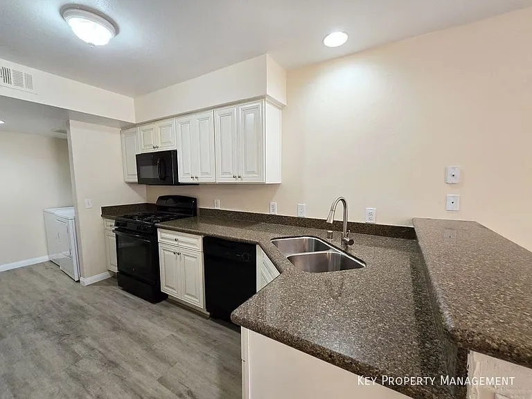 2817 Crystal Lantern Dr — Photo 11