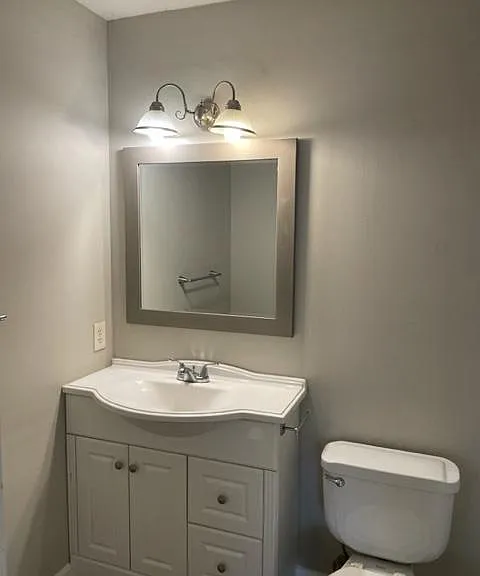 Hall Bath with Shower/Tub