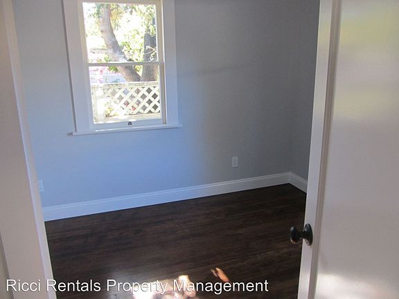 4th image of 264 N Grand St