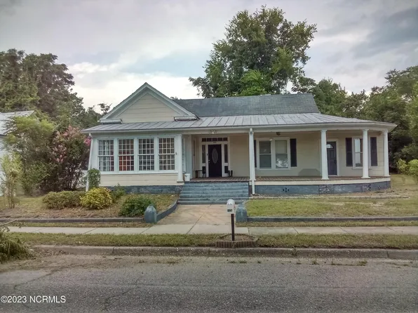 208 Henderson Street, Hamlet, NC 28345