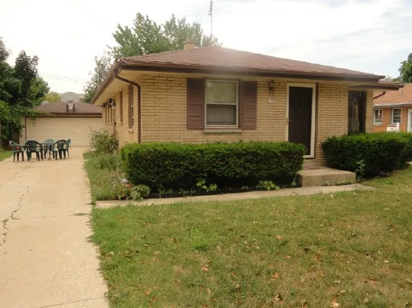 2105 W Carpenter Ave, Milwaukee, WI 53221