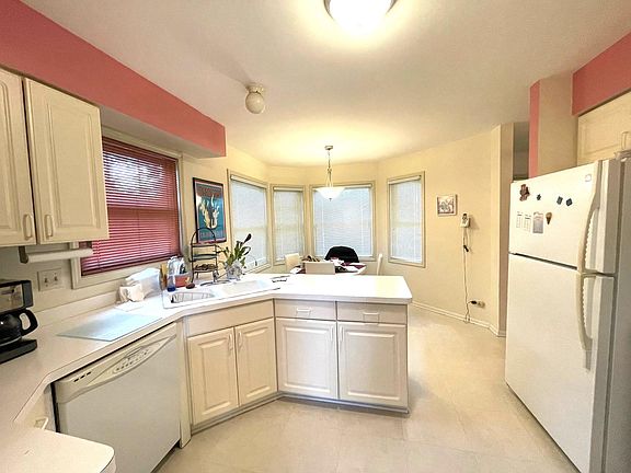 4th image of 3221 Daniels Ct