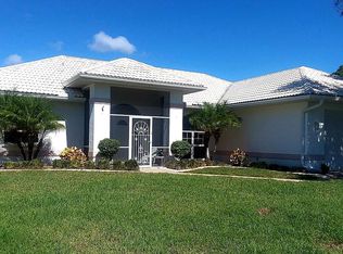 448 Lake Of The Woods Dr, Venice, FL 34293