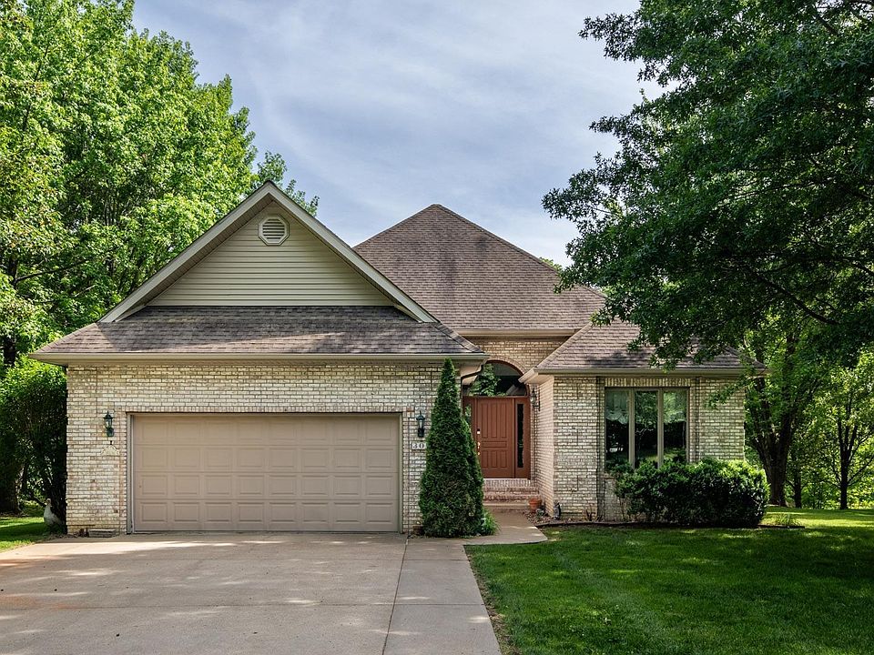 1st image of 307 Woodlake Dr