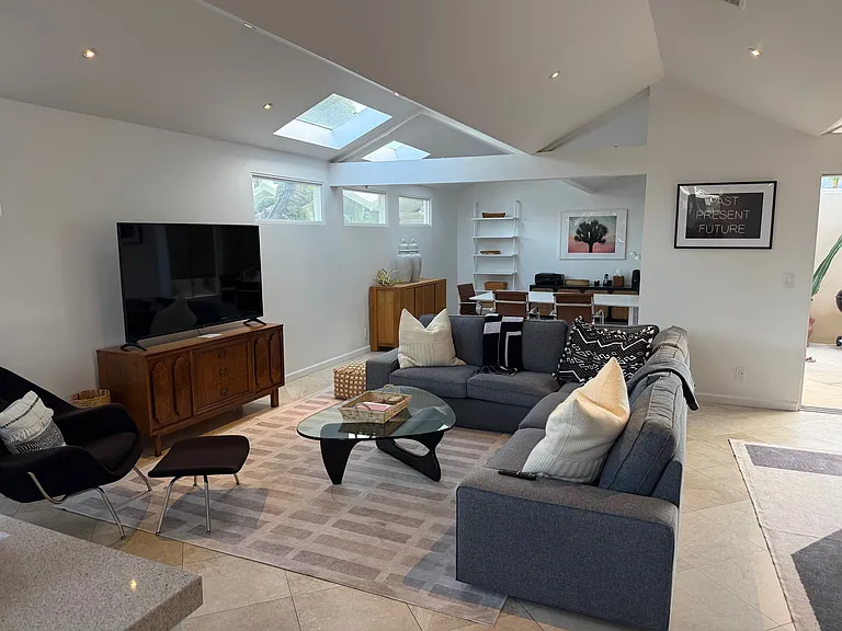 193 W Merito Pl — Photo 3