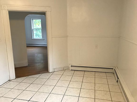 5th image of 188 Waverley St #2