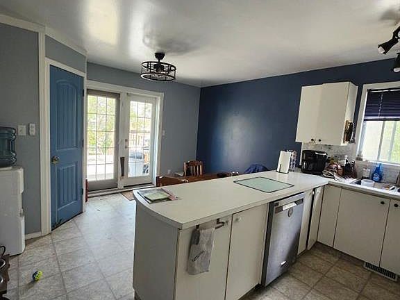 4th image of 44 SE Wildrose Cres W