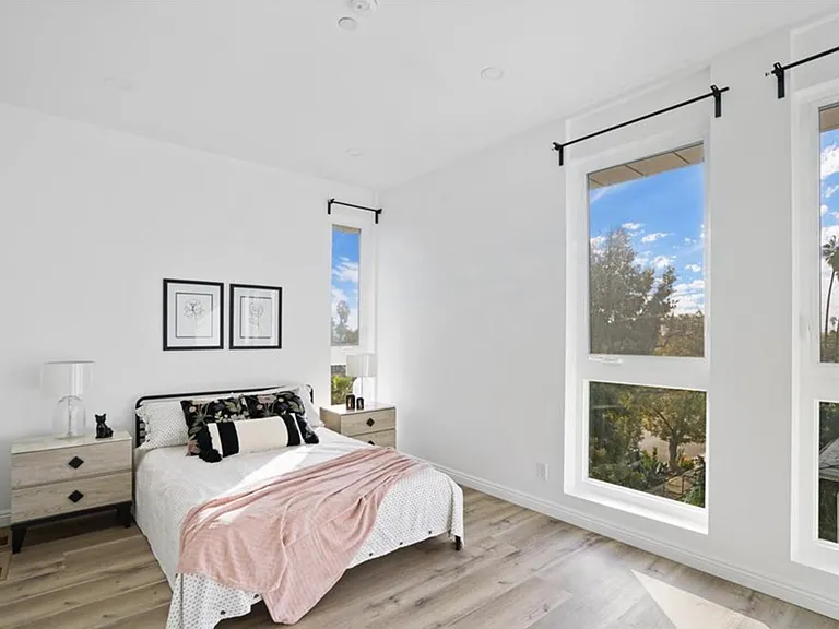 837 N Kingsley Dr — Photo 6