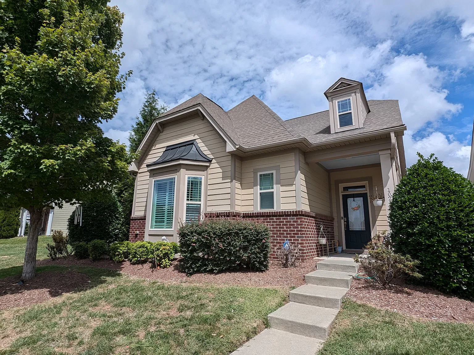 3 bed, 2487 sqft, $2,800 — Photo 4