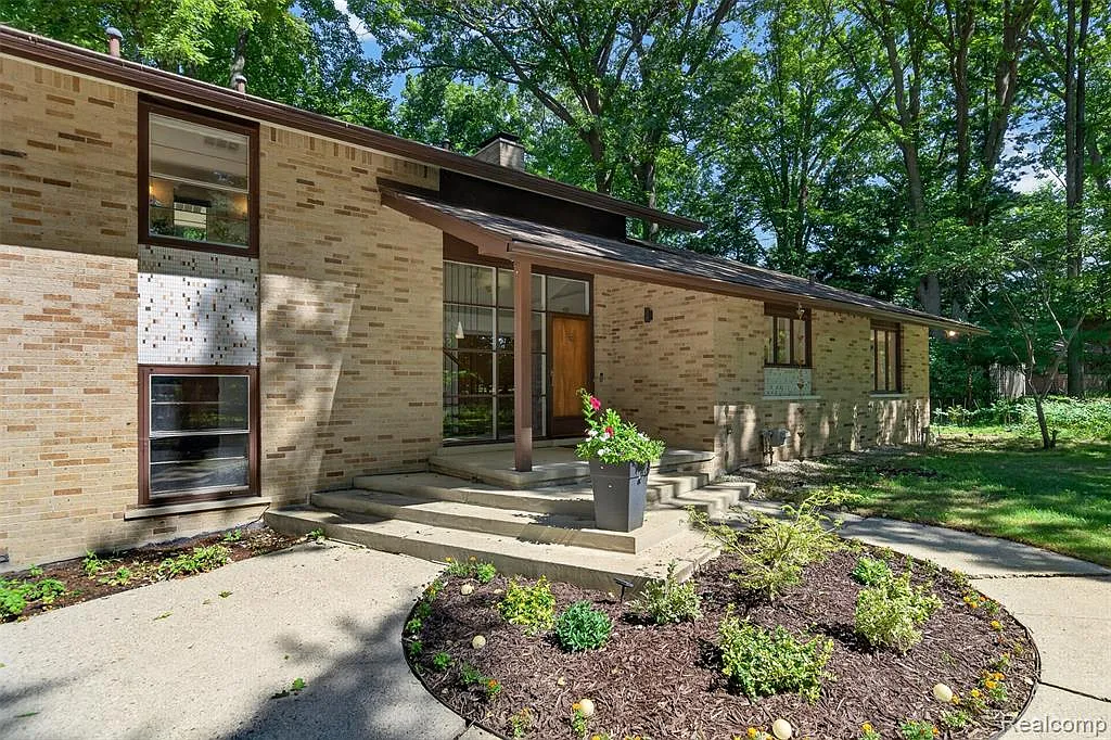 3 bed, 2.5 bath, 2545 sqft, $5,000 — Photo 3