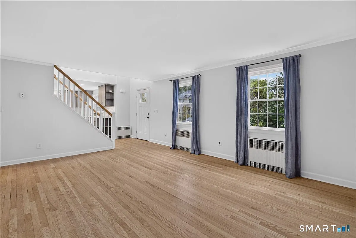3 bed, 3.5 bath, 2582 sqft, $3,500 — Photo 2