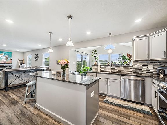 4th image of 222 Victoria Dr