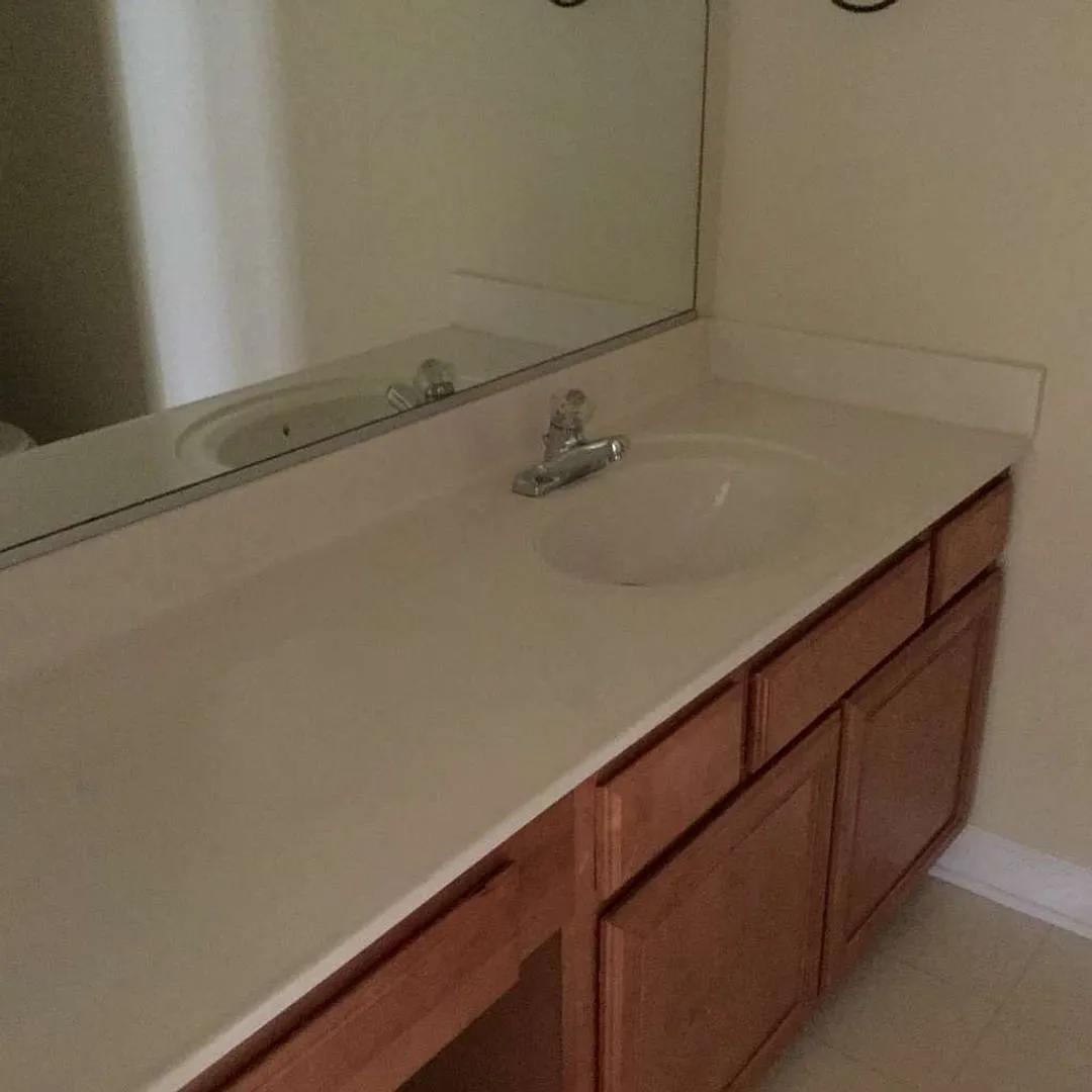 Move-In Ready Corner Unit In Crescent Condos — Photo 4
