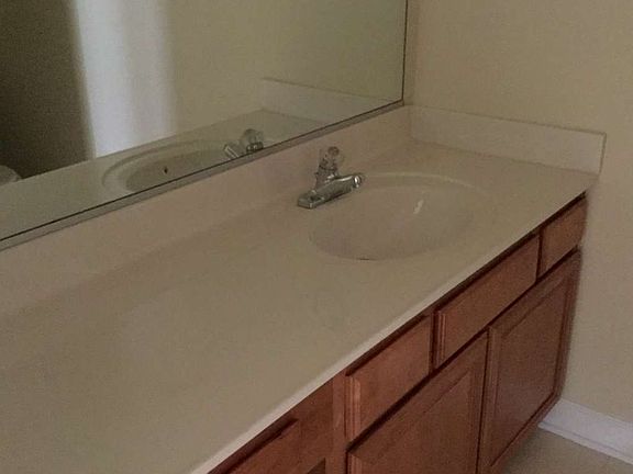 4th image of 2211 Venice Ct