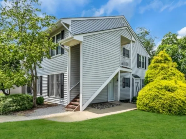 321 Sparrow Ct, Three Bridges, NJ 08887