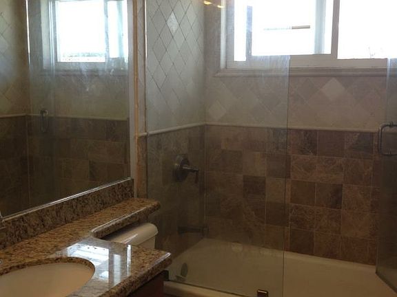 3rd image of 665 E Newburgh St