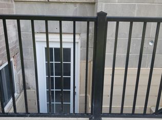 142 Settlers Rd E, Oakville, ON L6H0Y8