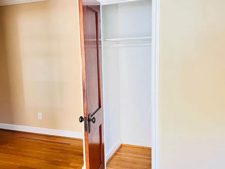 8505 Greenwood Ave — Photo 9