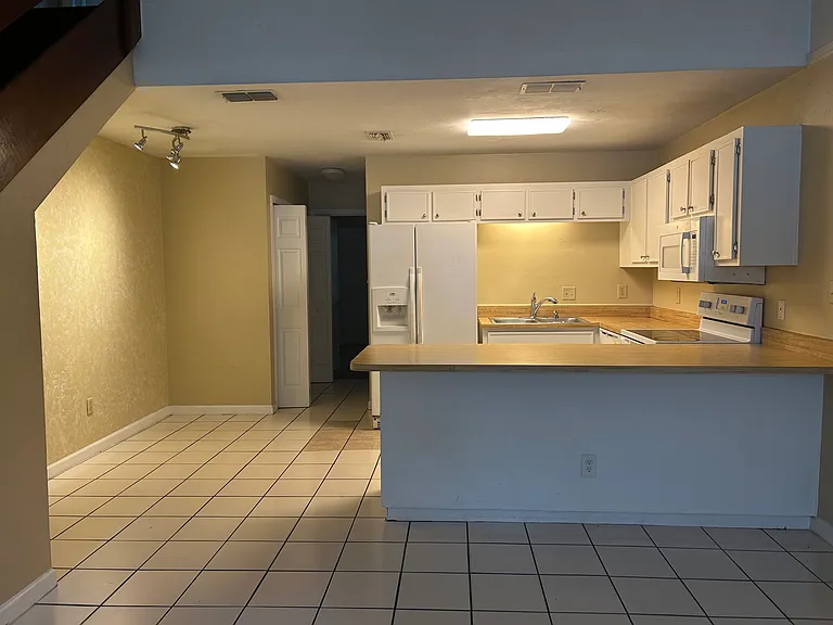 1131 Ocala Rd #1 — Photo 4