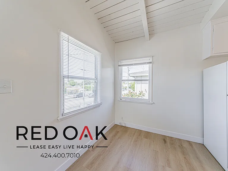 12719 Vanowen St #10 — Photo 7