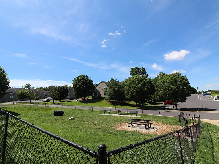 1360 Hunters Rd #D — Photo 16