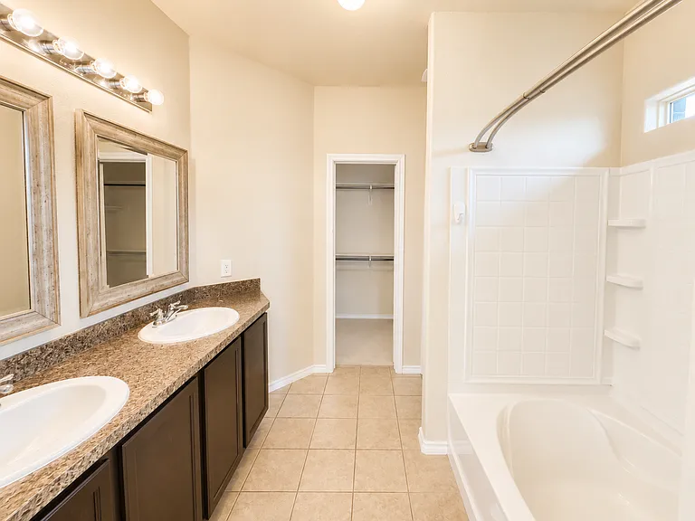 259 Meadowlands Dr — Photo 8