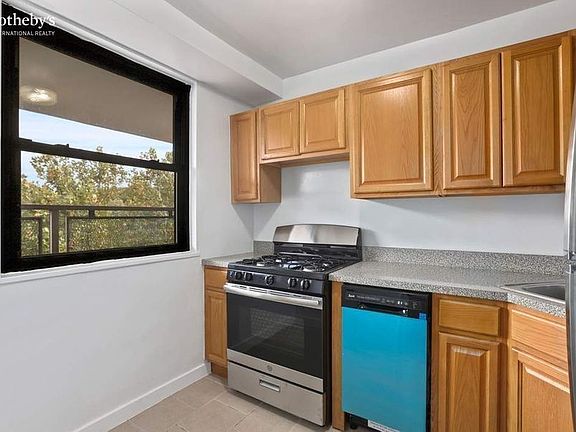 3rd image of 4901 Henry Hudson Pkwy W APT 10G